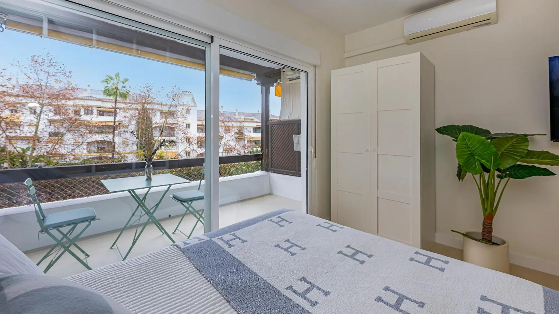Apartment Spacious & Comfy Studio In Golden Mile Marbella