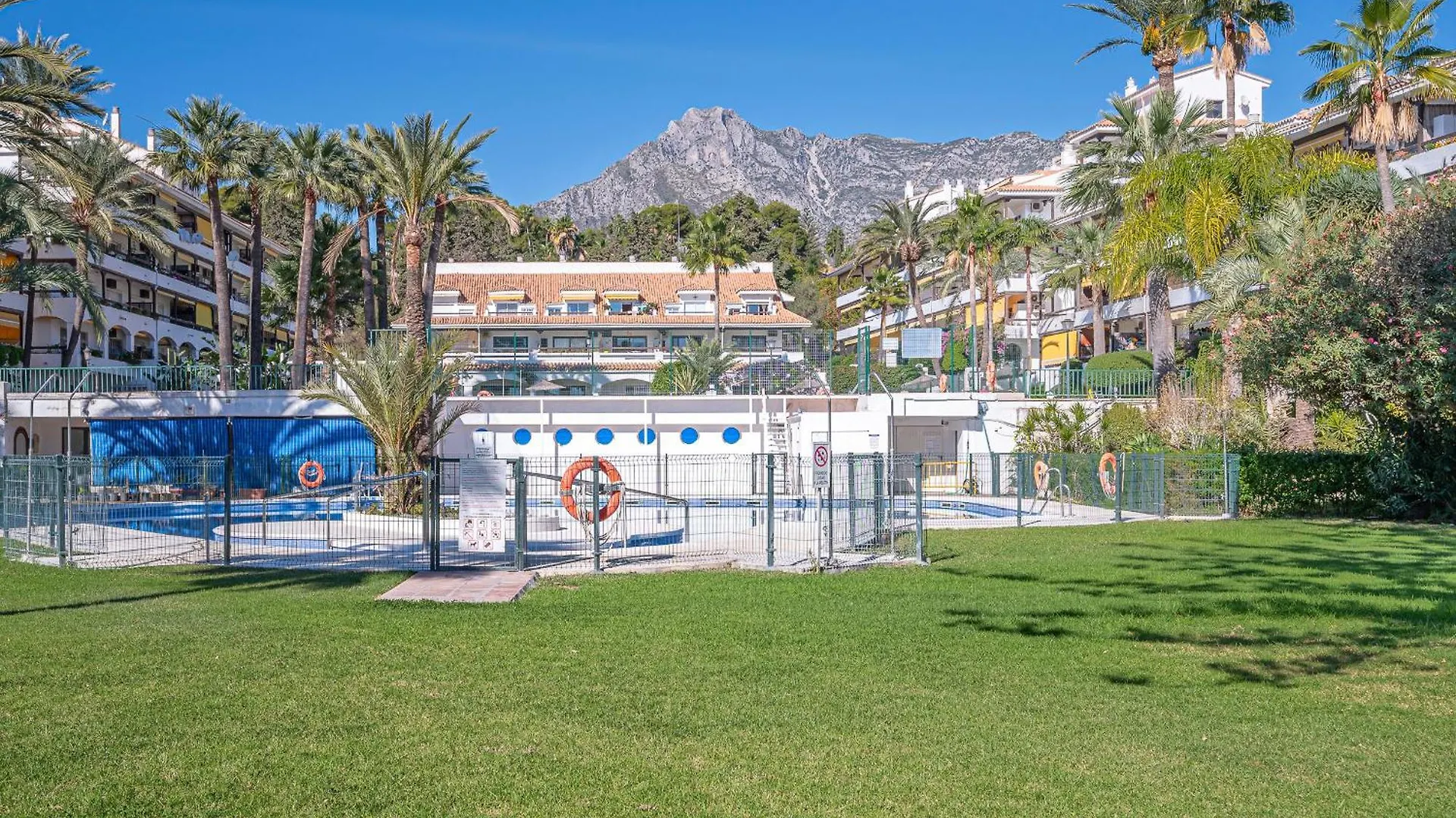 Apartment Spacious & Comfy Studio In Golden Mile Marbella Spain